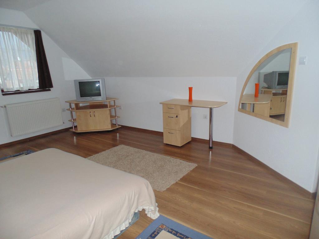 Отель Casa Dancs Ковасна Номер фото